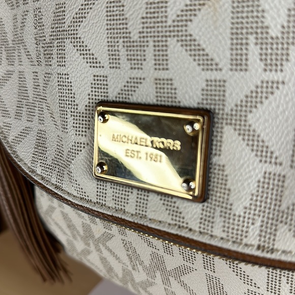 💥$3 - NQ812 - MK - Picture 3 of 8